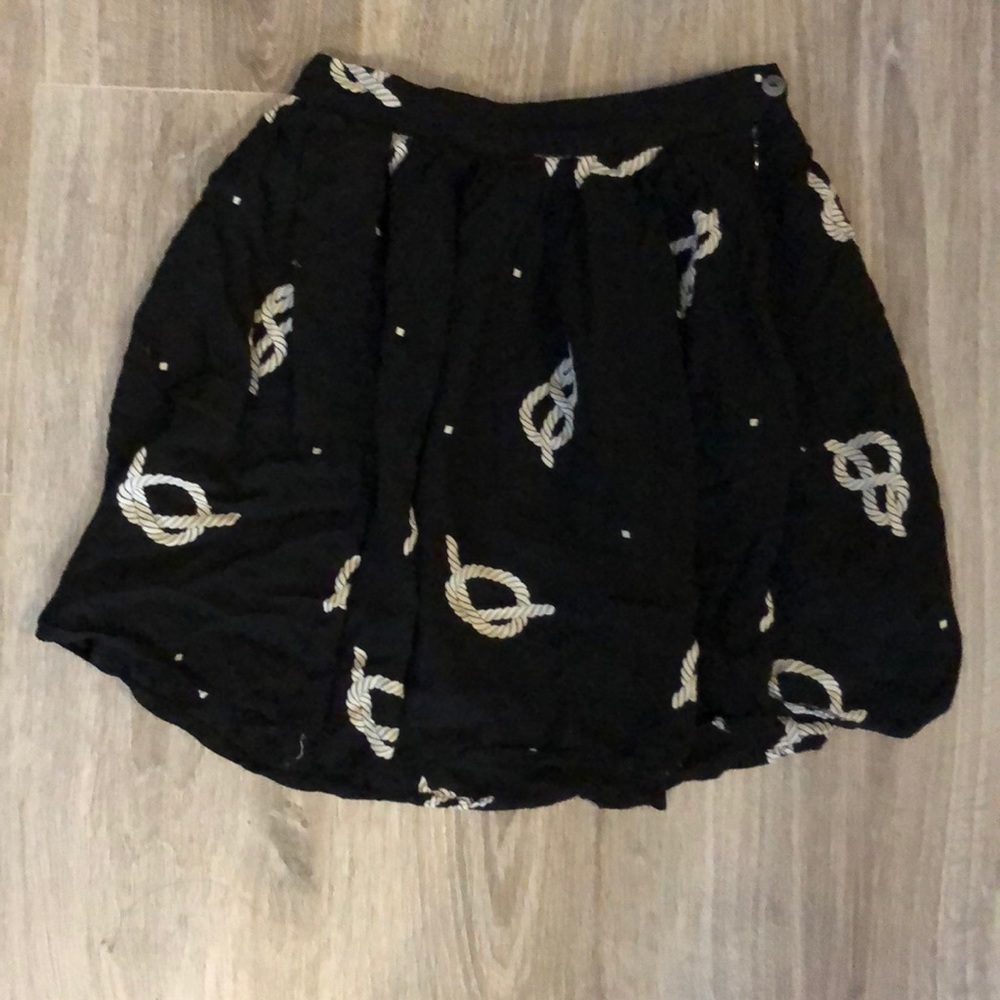 Aritzia black pleated skirt